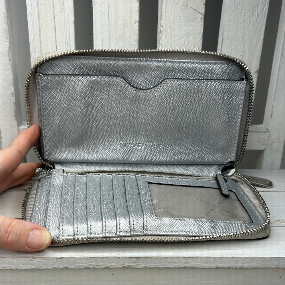 Michael Kors Jet Set Travel Large Flat Zip Wallet Silver Glitter - No Strap - Picture 5 of 7
